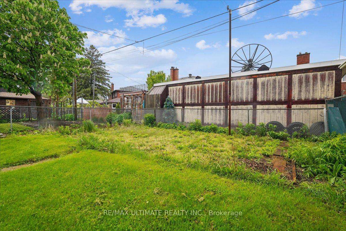 12 Thurodale Avenue, Toronto, ON M6M 3B3