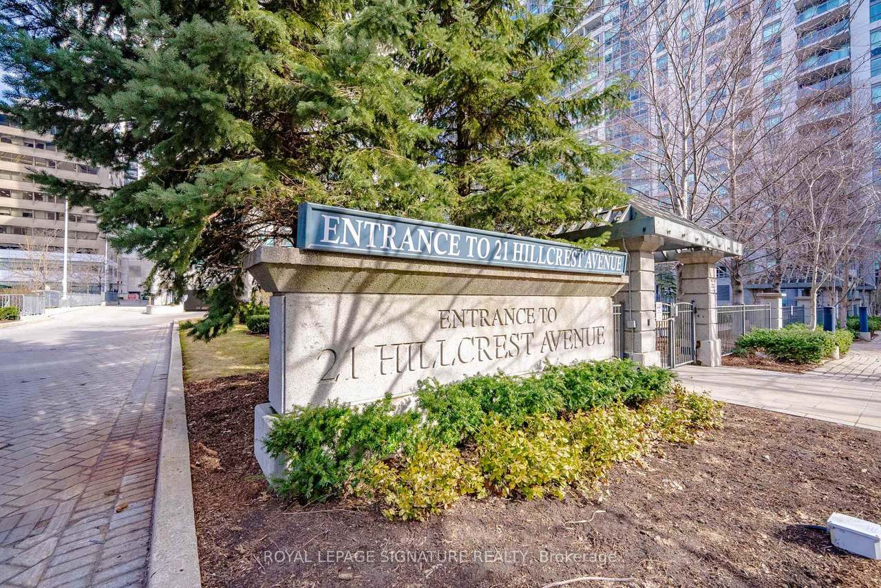 1768 St Clair Avenue W ., Toronto, ON M6N 1J3