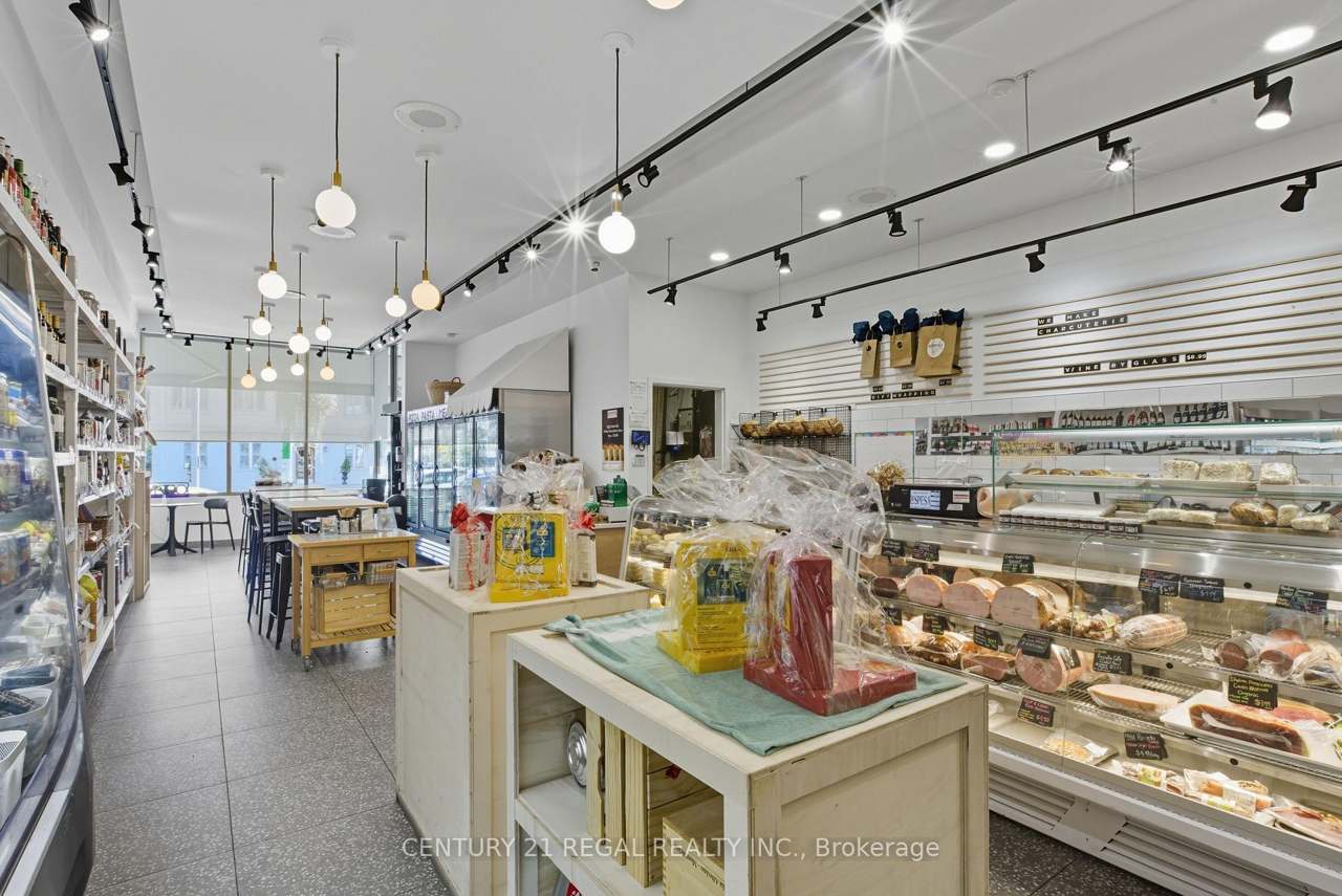 1700 St Clair Avenue W, Toronto, ON M6N 1J1