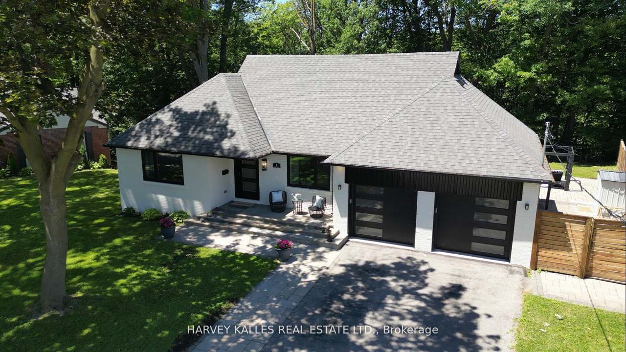 8 Circle Ridge, Toronto, ON M6L 2H6