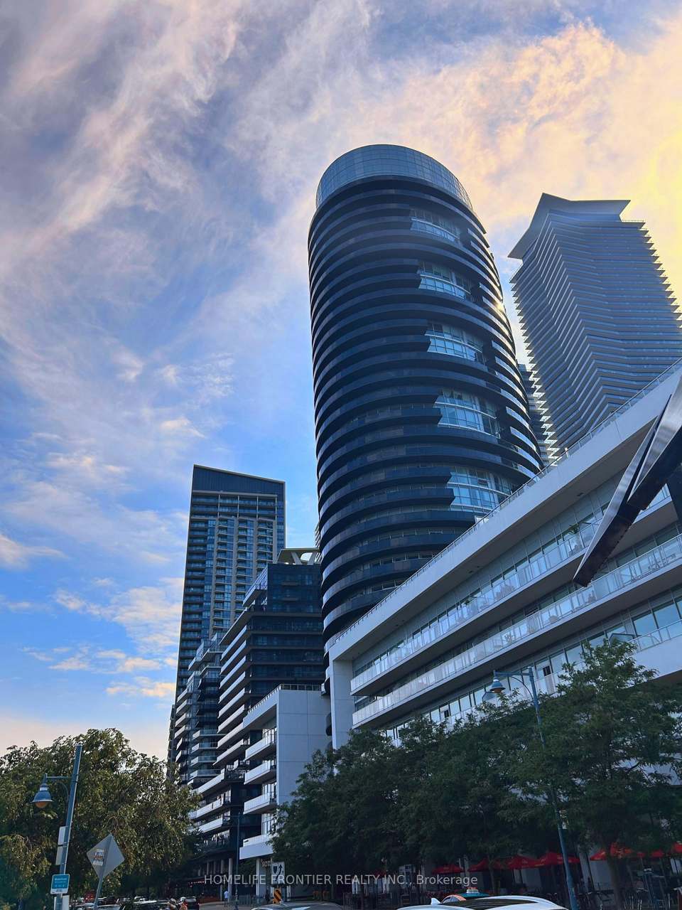 80 SW Marine Parade Drive SW 606, Toronto, ON M8V 0A3