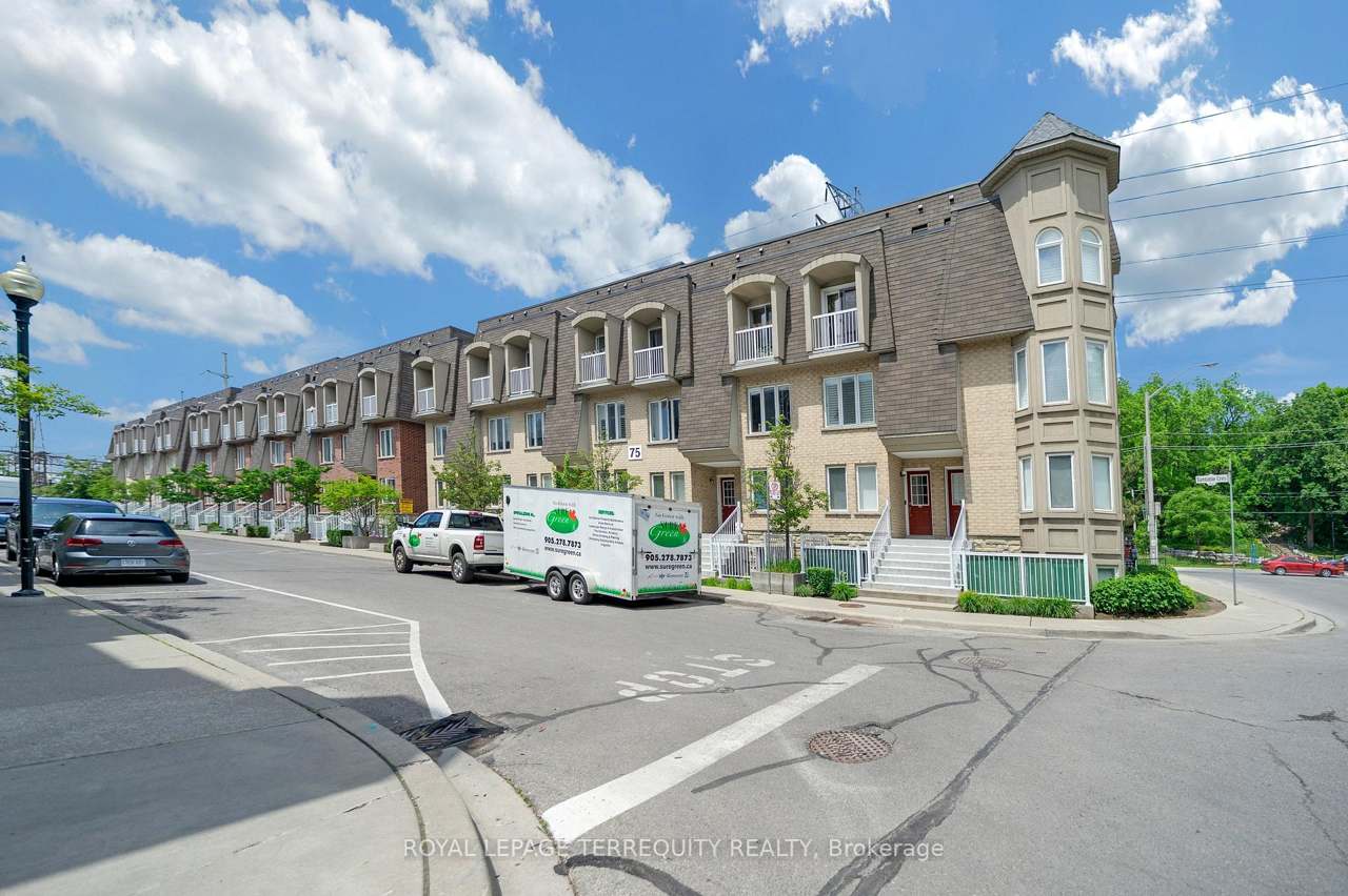 75 Turntable Crescent 124, Toronto, ON M6H 4K8