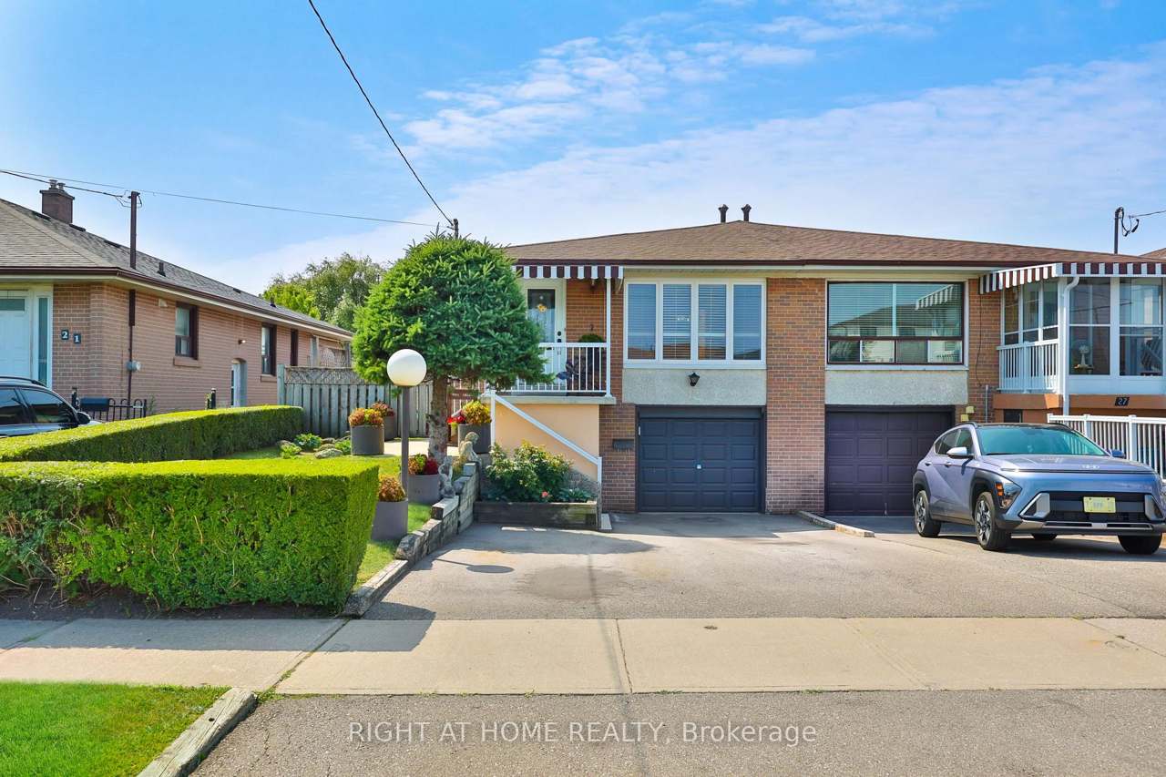 25 Larchwood Road, Toronto, ON M3N 1B5