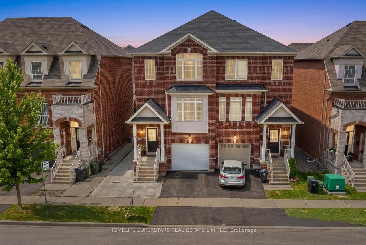 18 Mary Chapman Boulevard, Toronto, ON M9M 0B2
