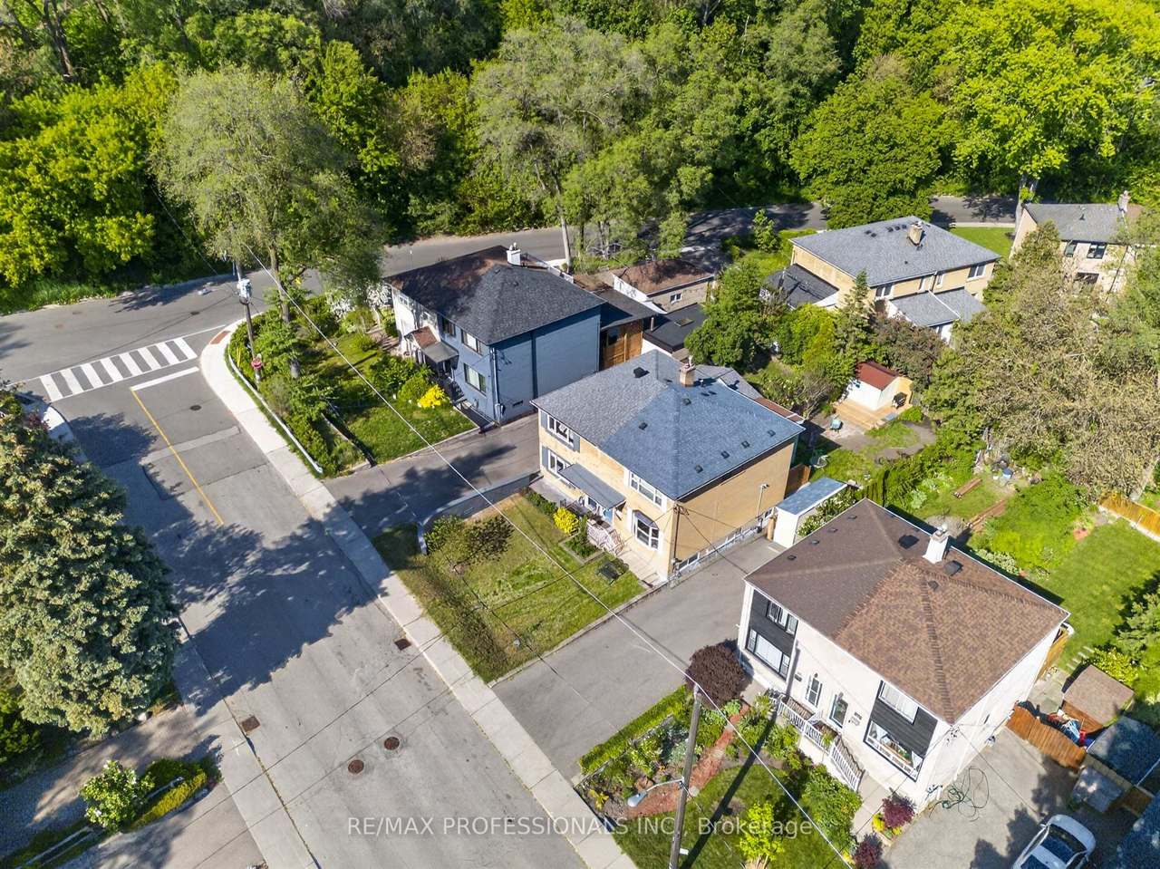 69 Skylark Road, Toronto, ON M6S 4M5