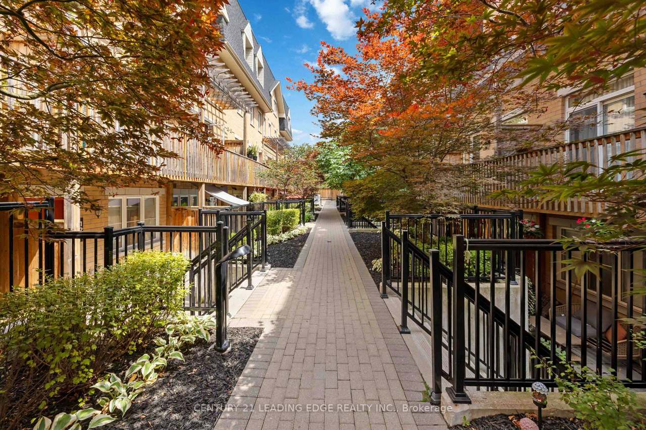380 Hopewell Avenue 121, Toronto, ON M6E 2S2