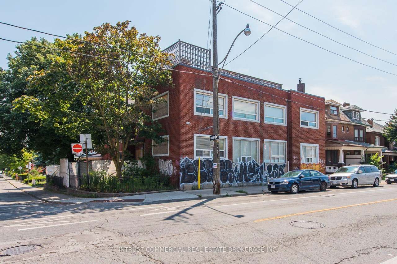 1893 Davenport Road, Toronto, ON M6N 1C1