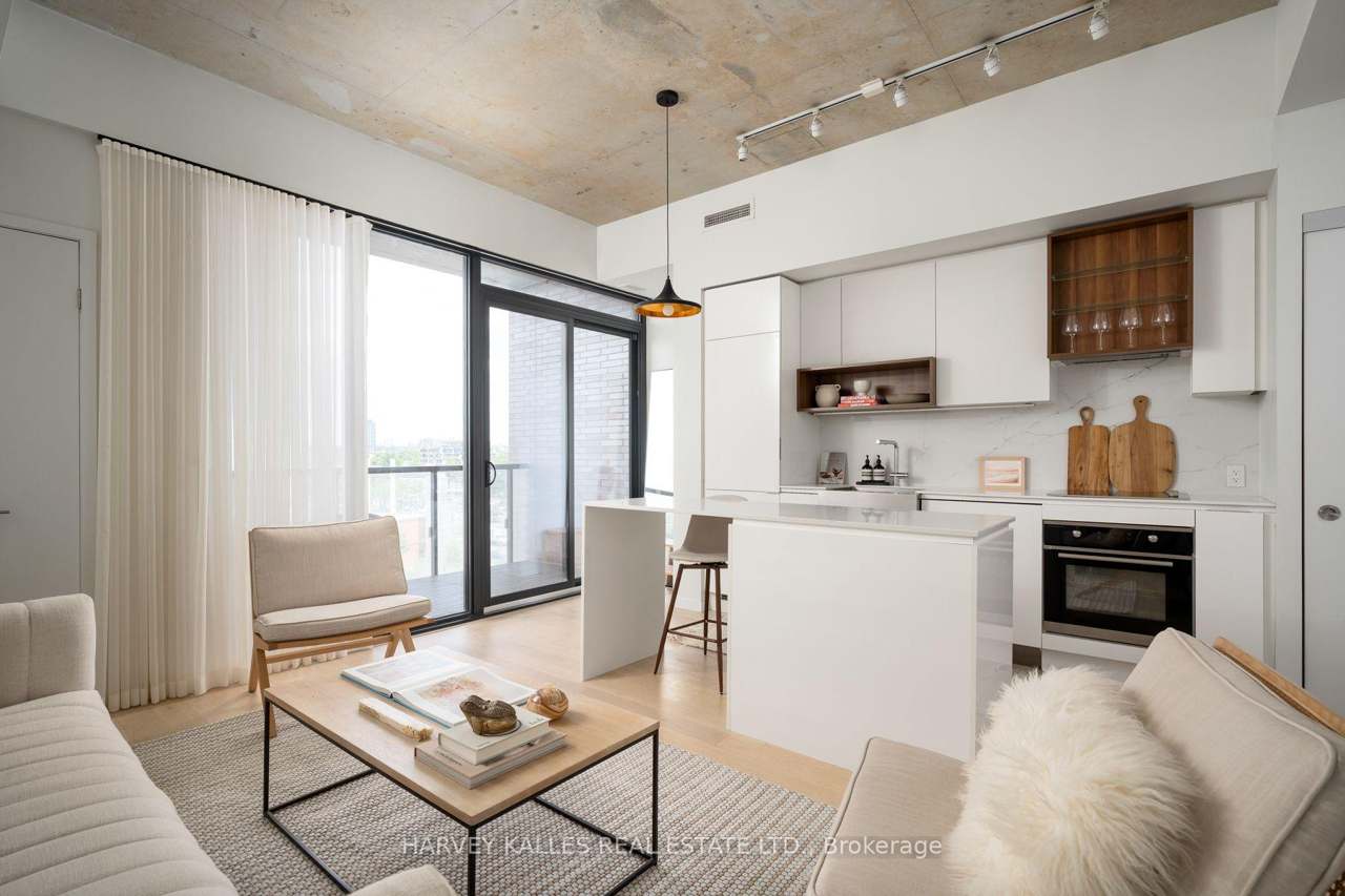 383 Sorauren Avenue 809, Toronto, ON M6R 0A4
