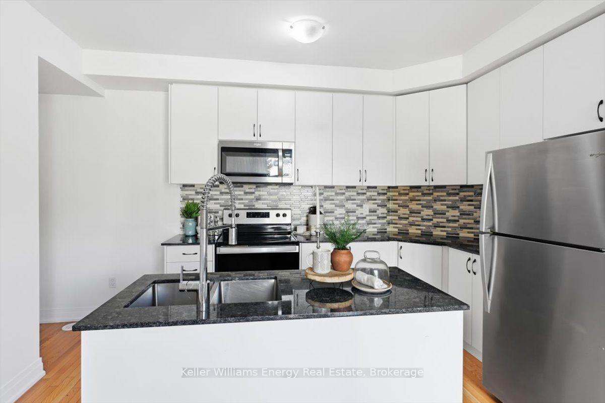 721 Lawrence Avenue W 65, Toronto, ON M6A 0C6