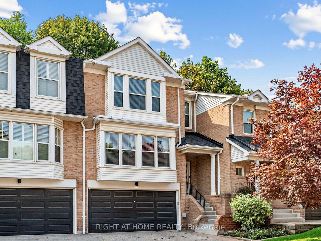 25 Tamarack Circle, Toronto, ON M9P 3T9