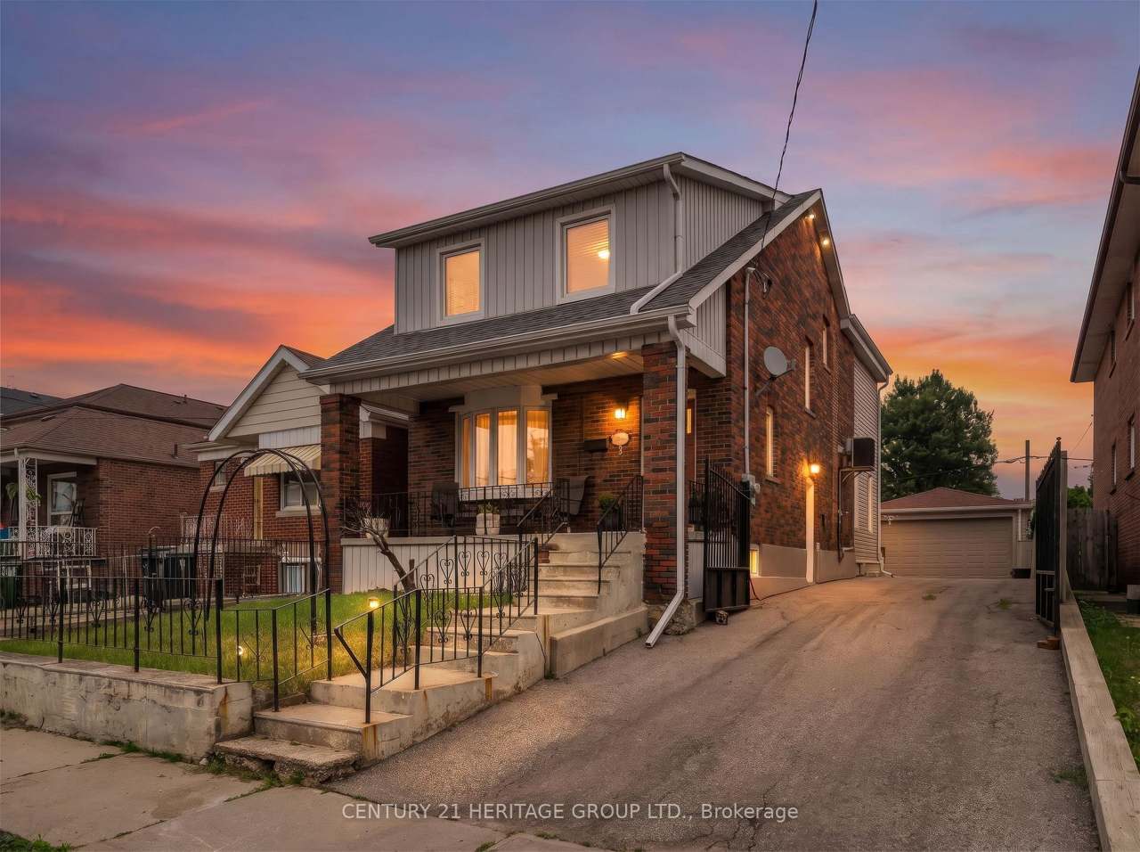 33 Sanderstead Avenue, Toronto, ON M6E 4X6