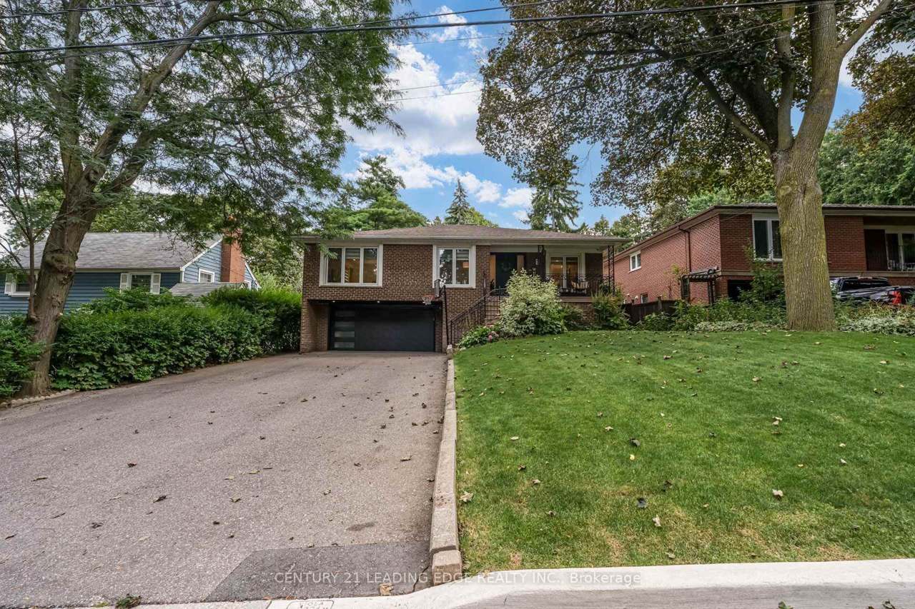 5 Mountbatten Road, Toronto, ON M9P 1Y8