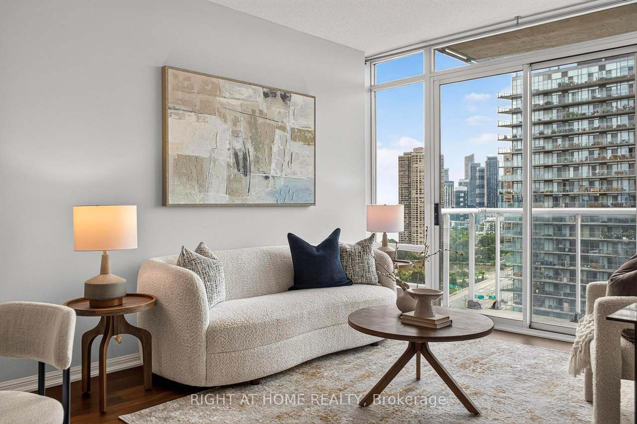 15 Windermere Avenue 2201, Toronto, ON M6S 5A2