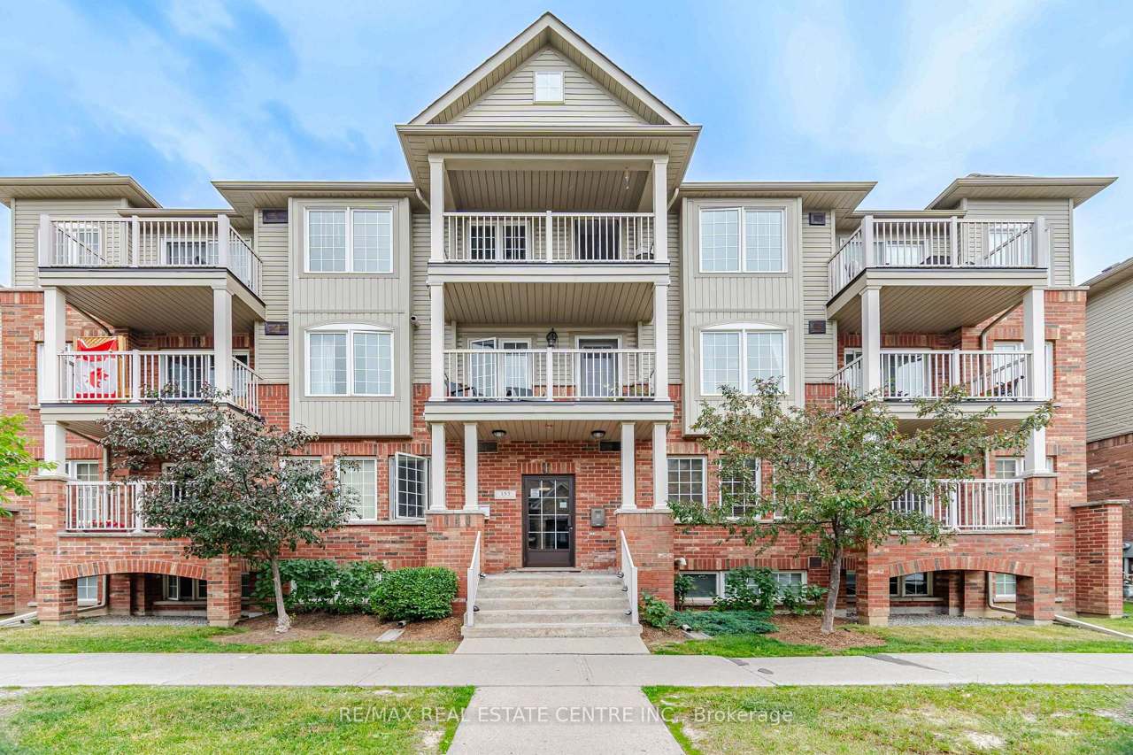 153 Isaac Devins Boulevard 2, Toronto, ON M9M 0C5