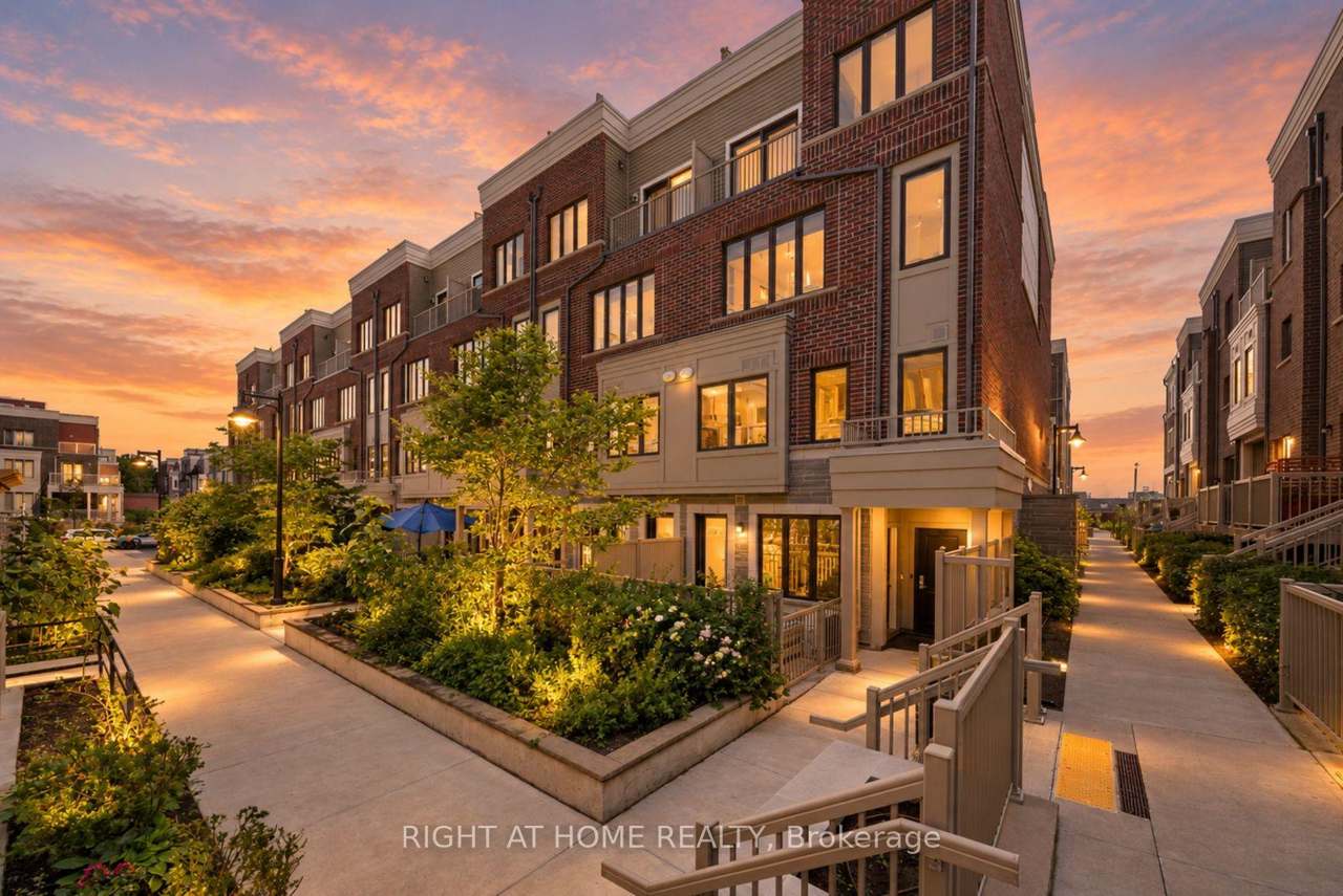 85 Eastwood Park Gardens 17, Toronto, ON M8W 0B9