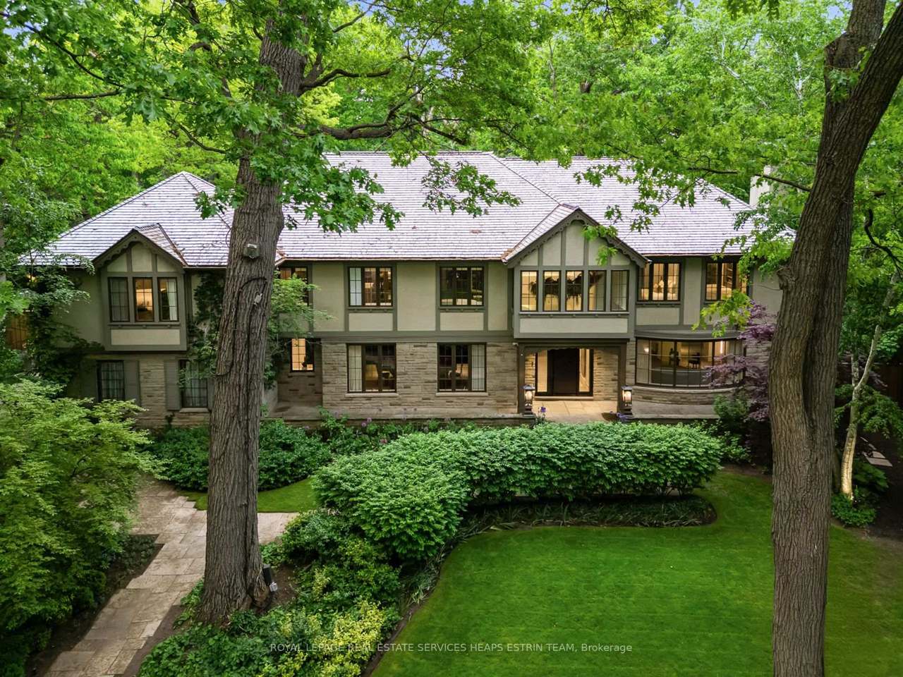 25 North Drive, Toronto, ON M9A 4R1
