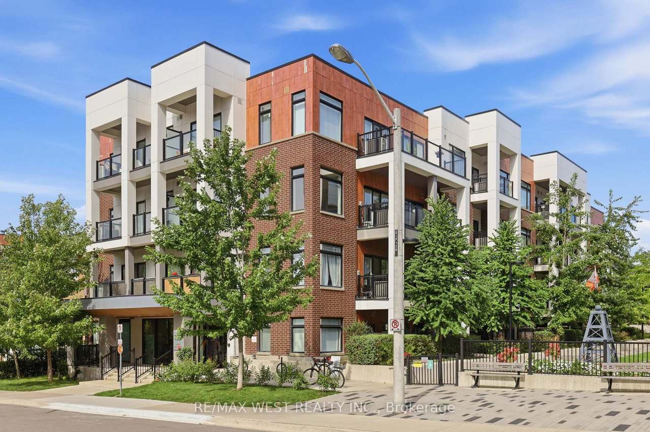 130 Canon Jackson Drive 302, Toronto, ON M6M 2G1