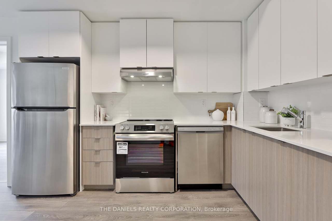 135 Canon Jackson Drive 201, Toronto, ON M6M 0C3