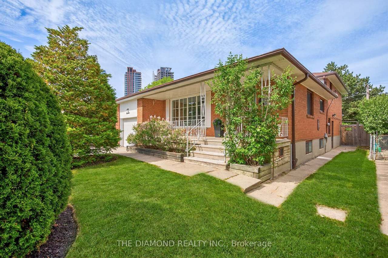 11 Swordbill Drive, Toronto, ON M9A 4V3