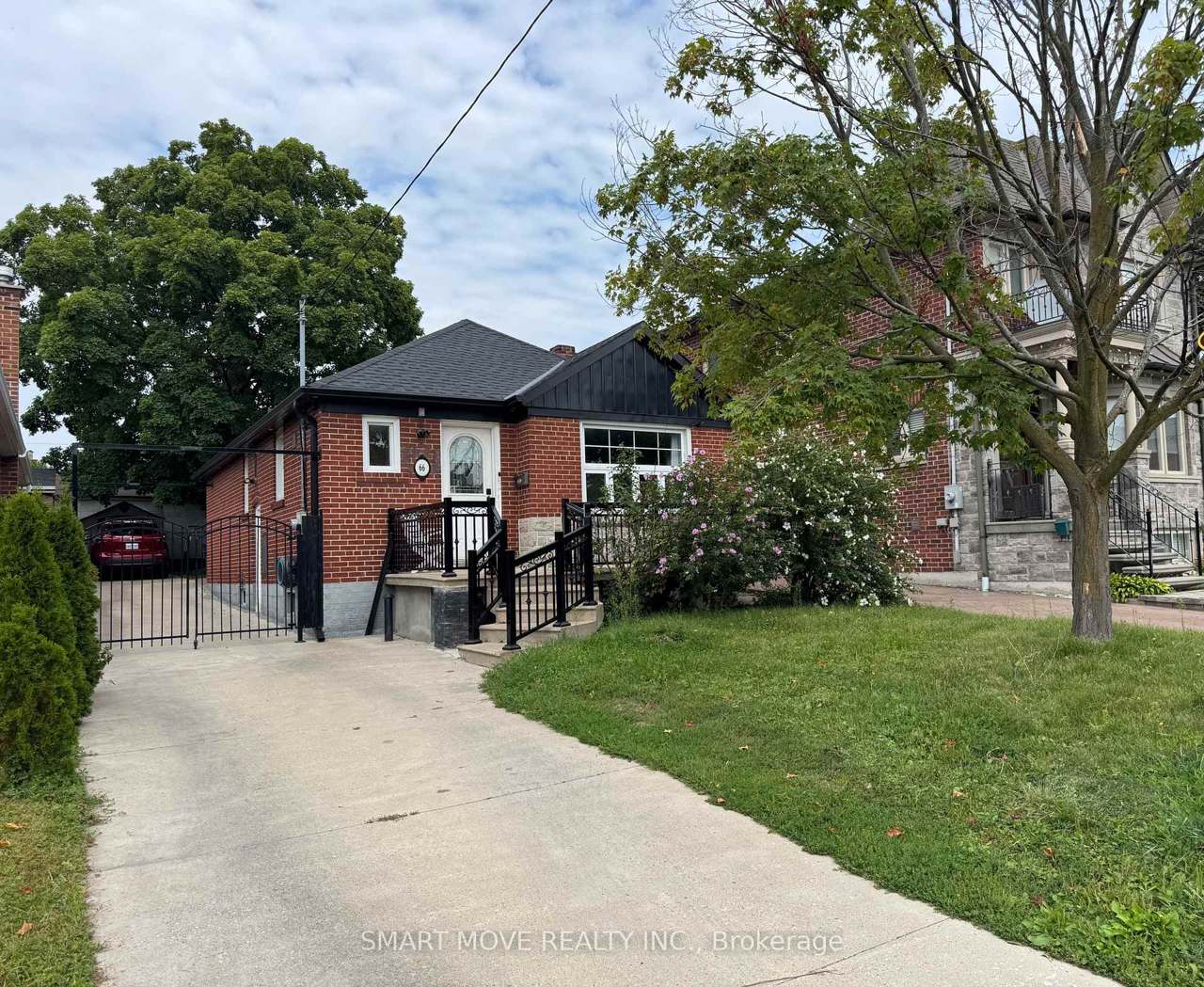 66 Beechborough Avenue, Toronto, ON M6M 1Z5