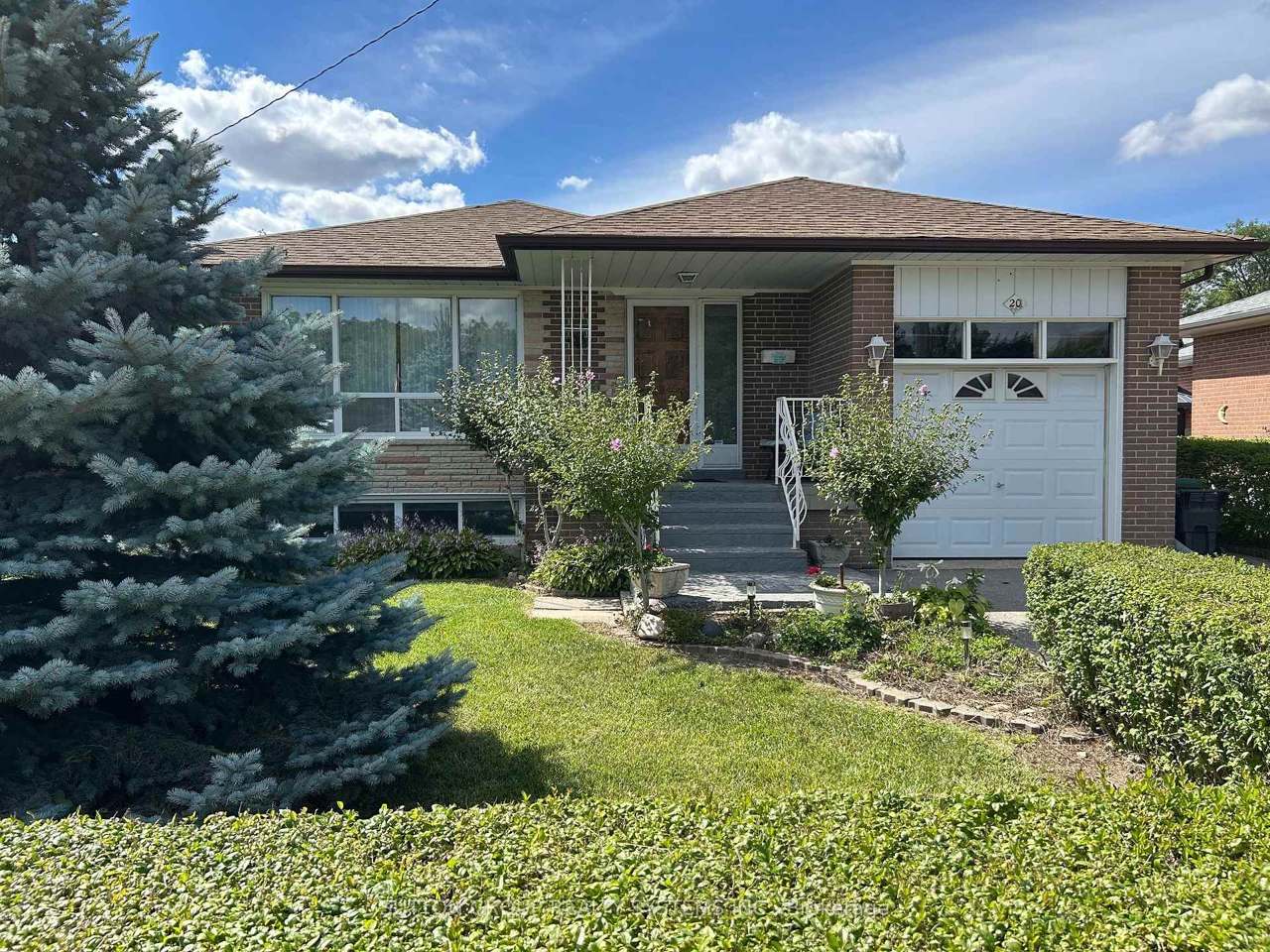 20 Taysham Crescent, Toronto, ON M9V 1X2