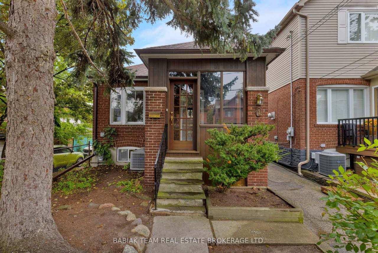 1 Rambert Crescent, Toronto, ON M6S 1E5