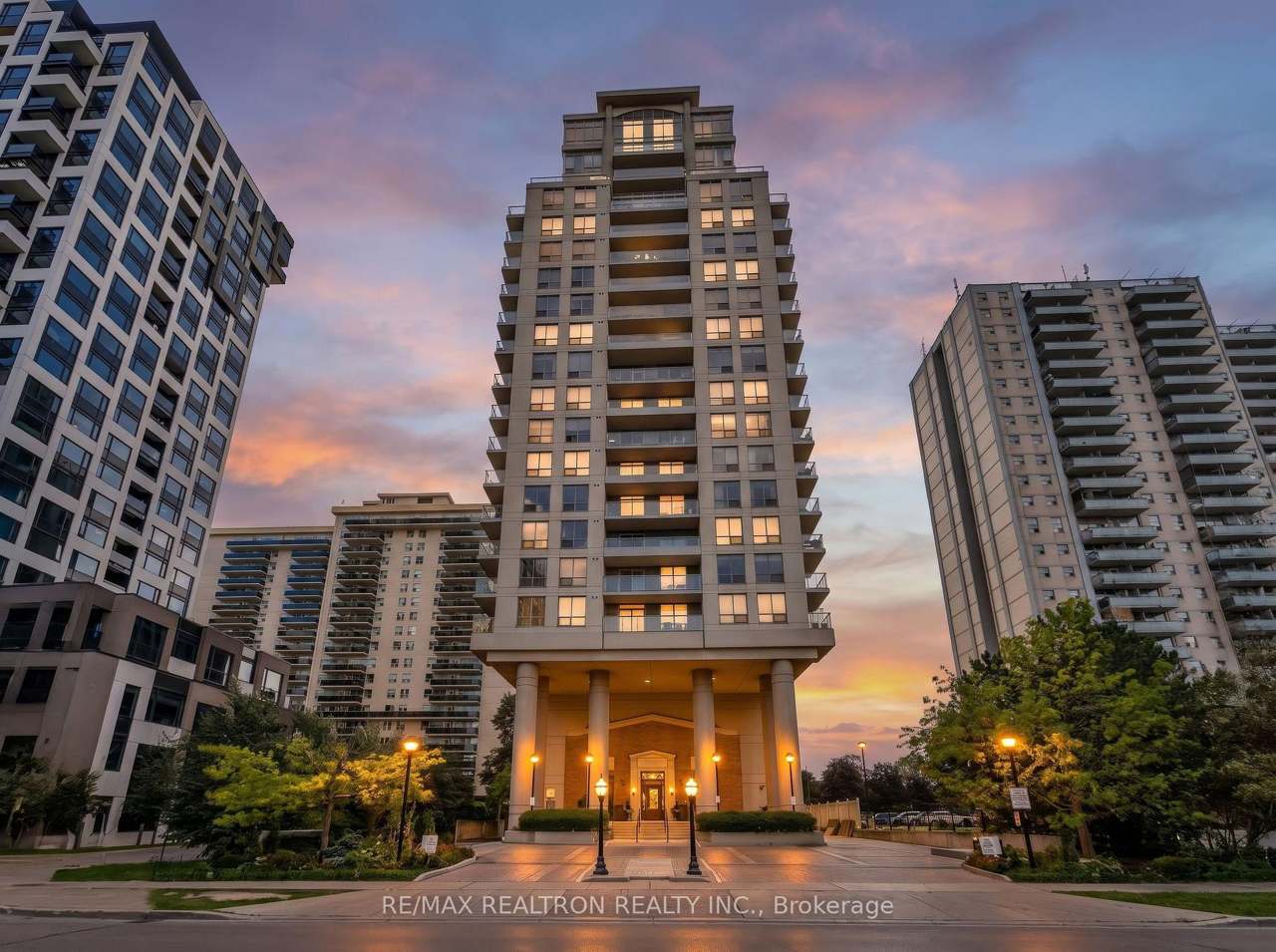 70 High Park Avenue 1210, Toronto, ON M6P 1A1