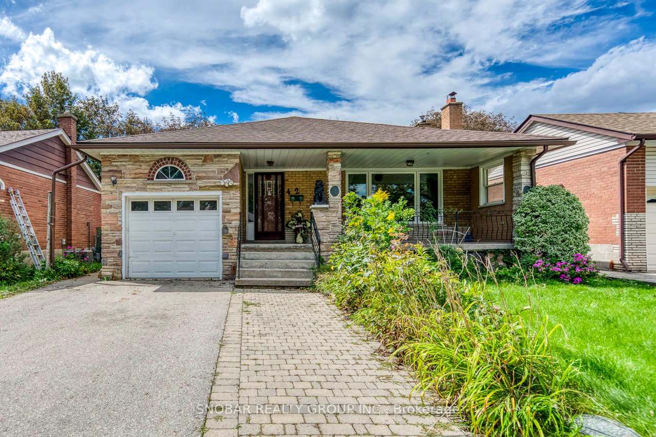 42 Newstead Road, Toronto, ON M9P 3G3
