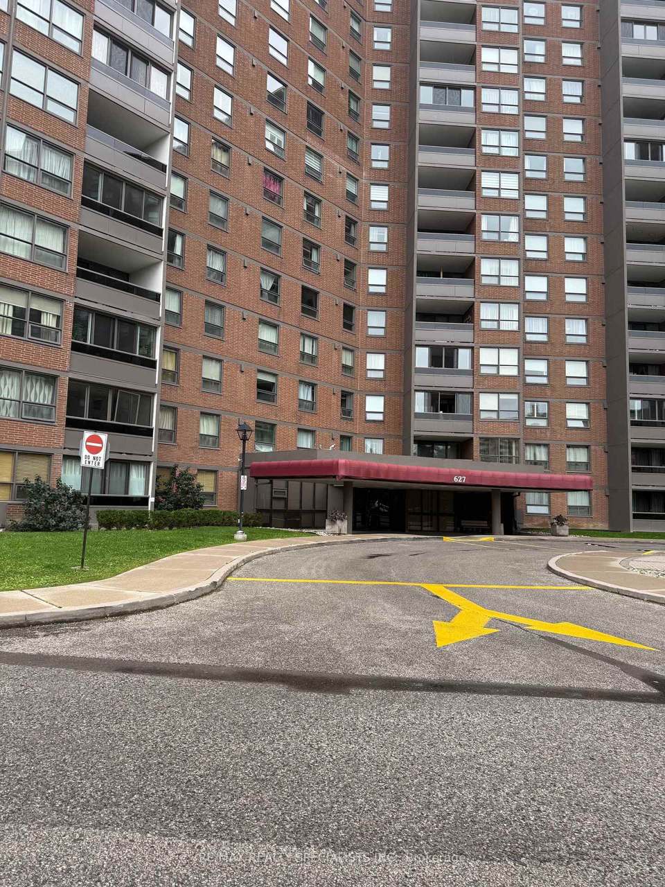 627 The West Mall 101, Toronto, ON M9C 4X5