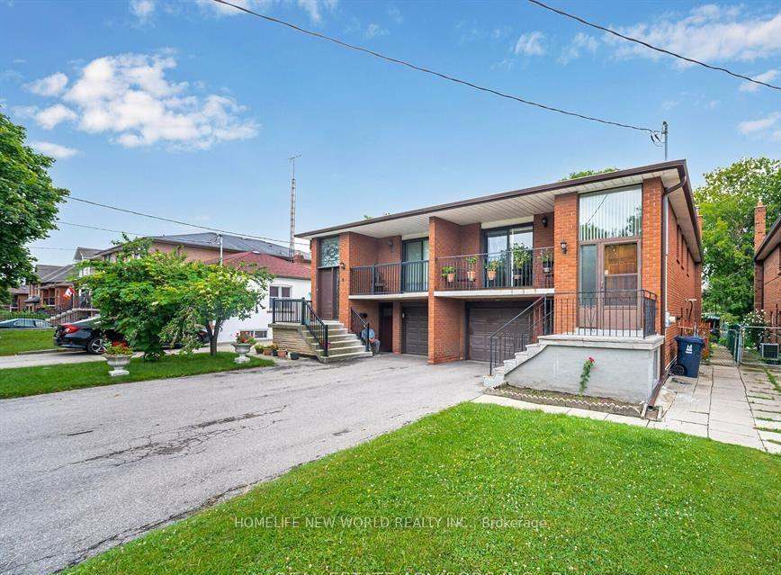 6 Privet Road, Toronto, ON M3M 1C1