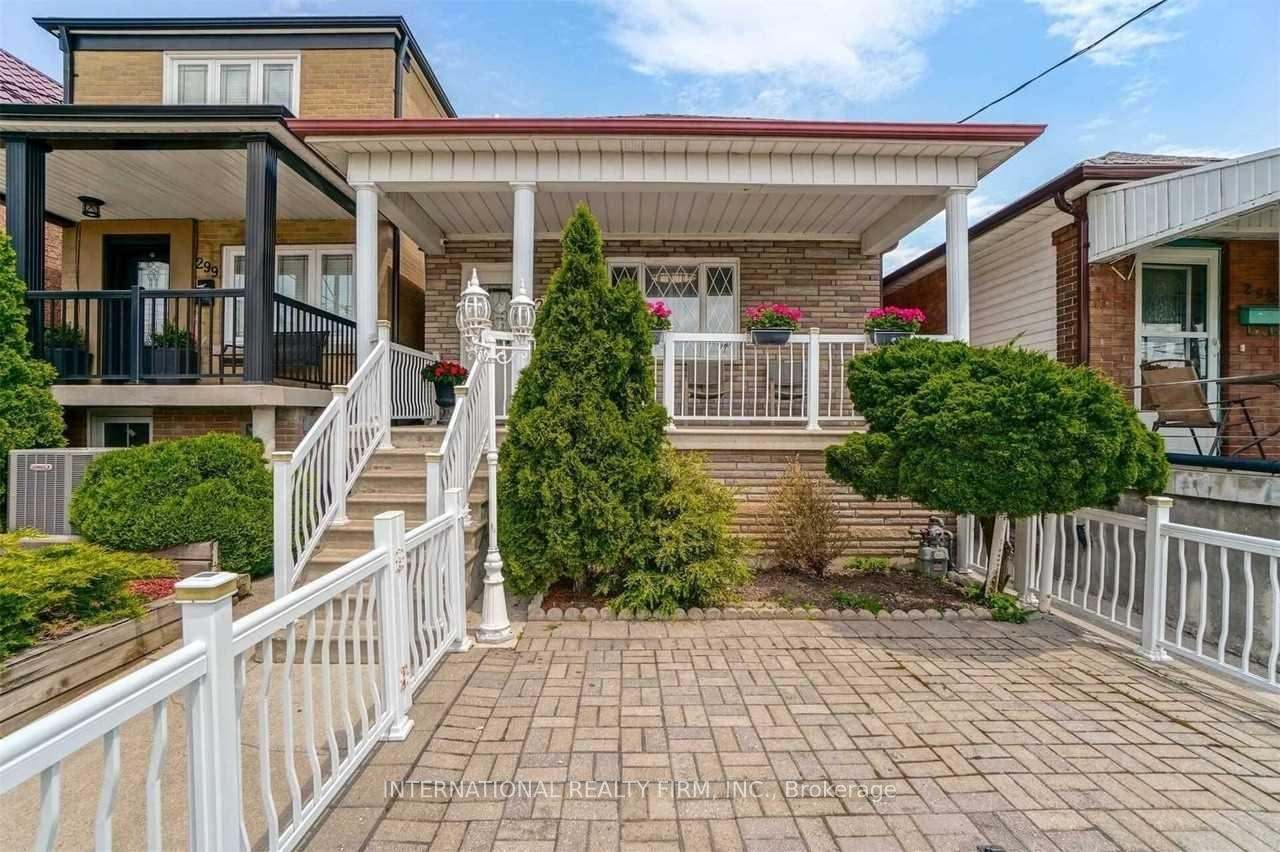297 Gilbert Avenue, Toronto, ON M6E 4W8