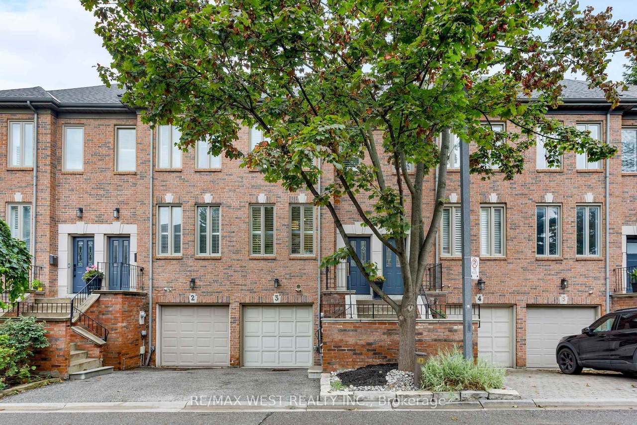 175 Grand Avenue 3, Toronto, ON M8Y 3Y3