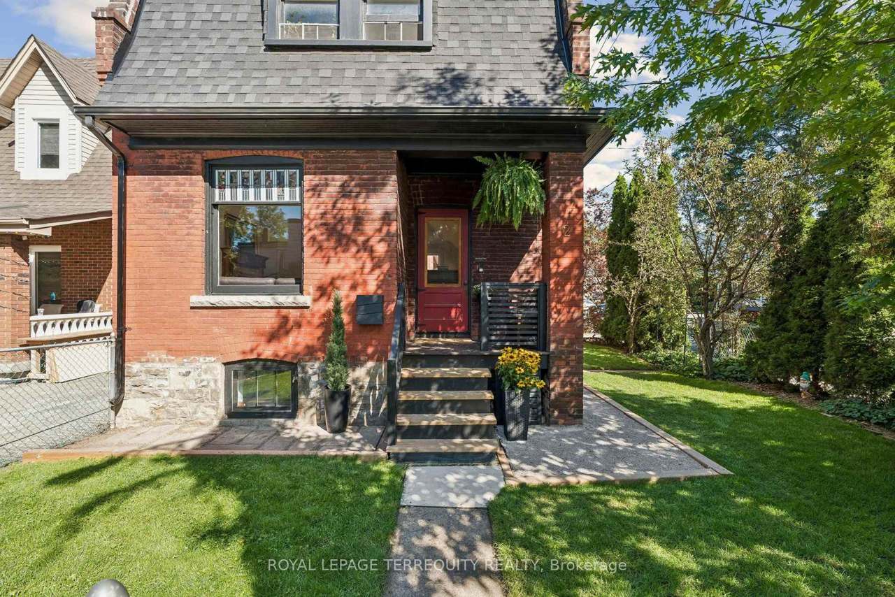 2 Wright Avenue, Toronto, ON M6R 1K8