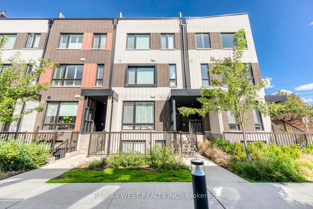 40 Ed Clark Gardens Boulevard 3, Toronto, ON M6N 0B5
