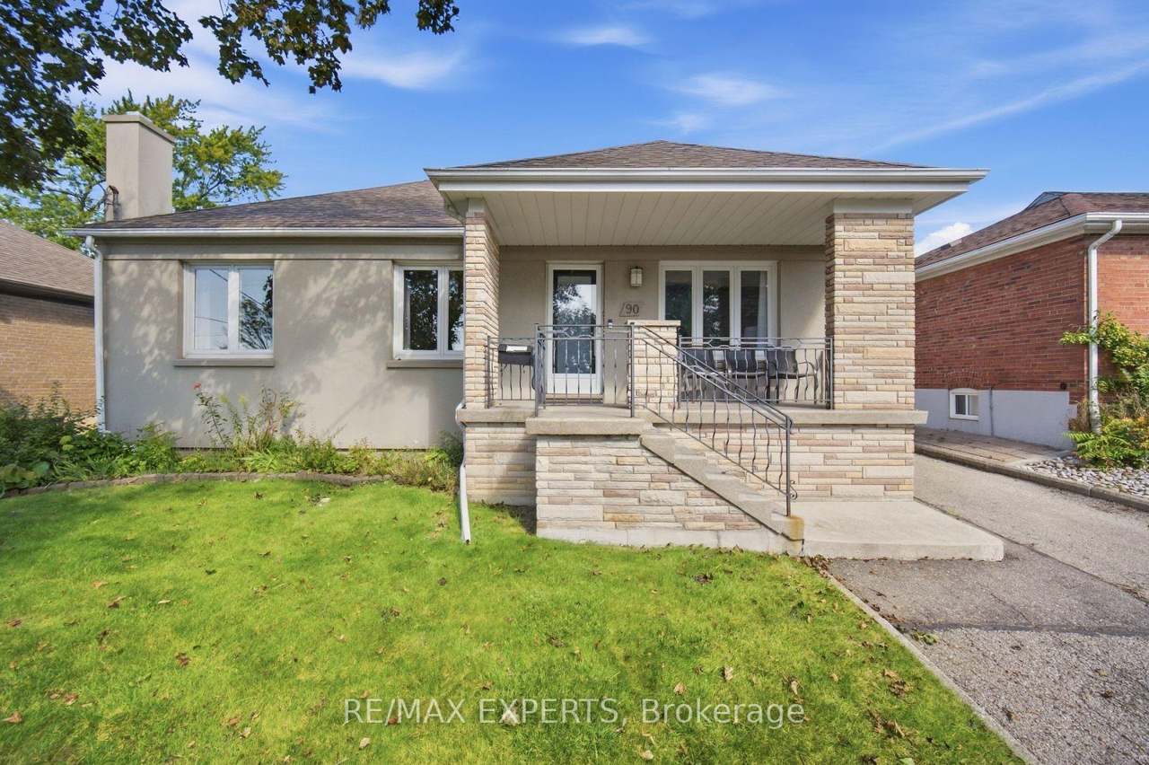 90 Heathrow Drive, Toronto, ON M3M 1X3
