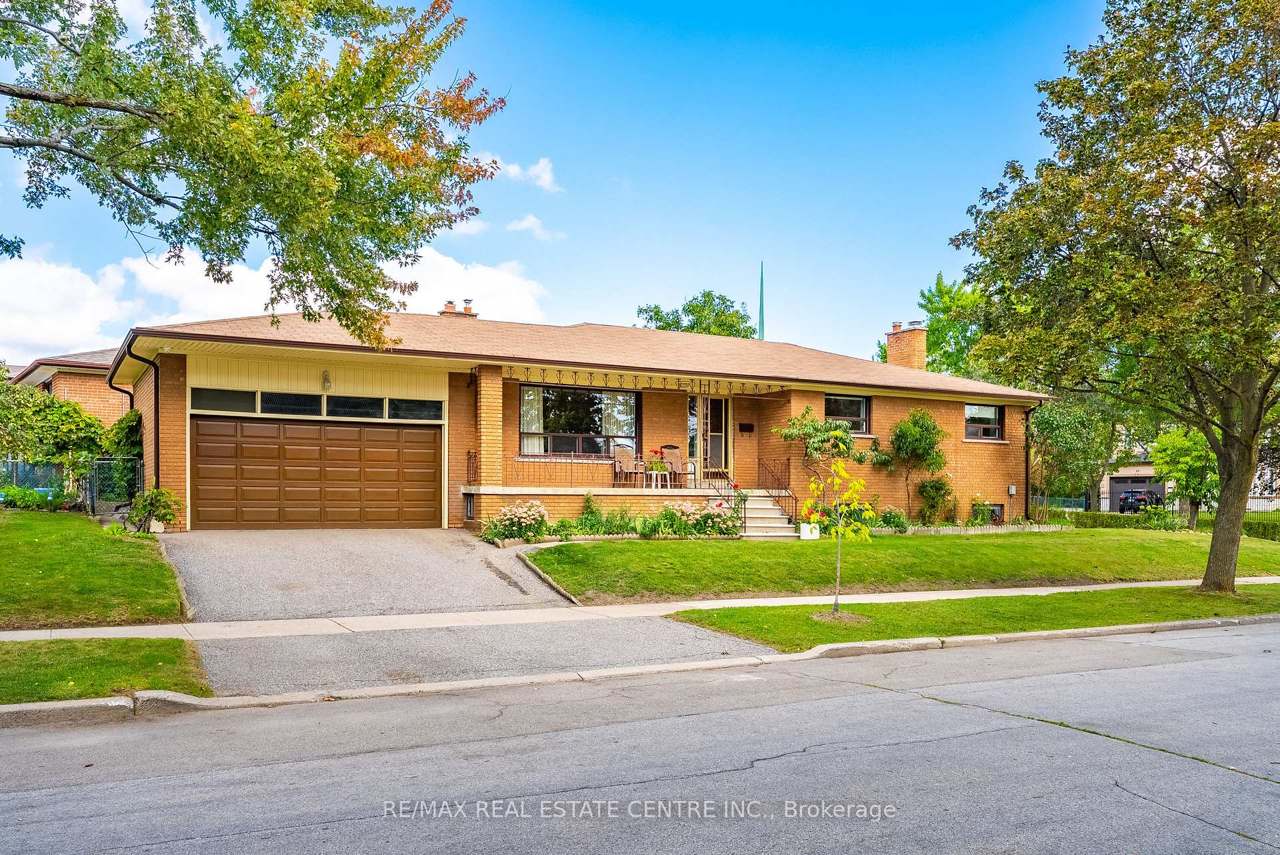 4 Dunreo Drive, Toronto, ON M3L 2E9