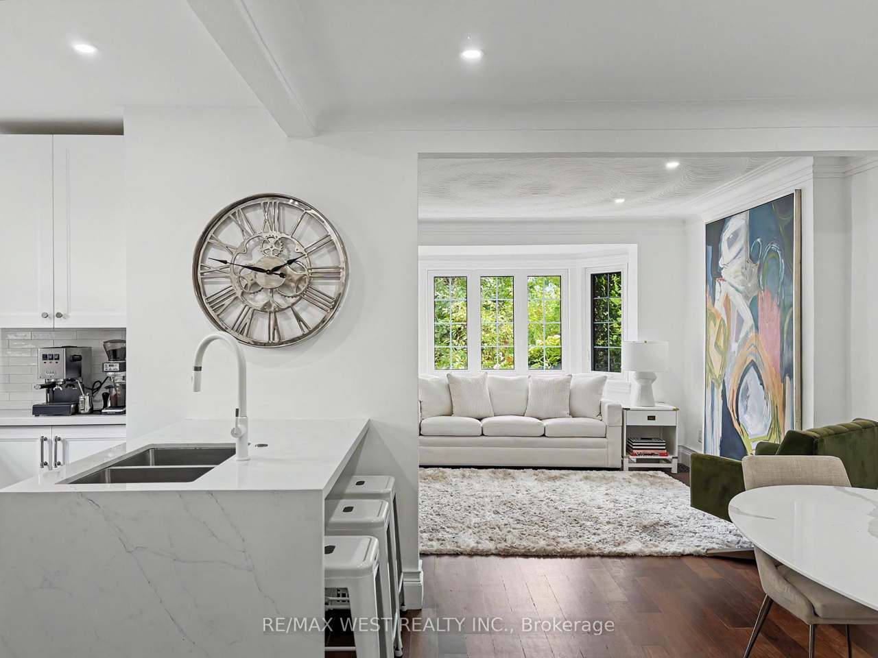 12 Brentwood Road S, Toronto, ON M8Z 3N2