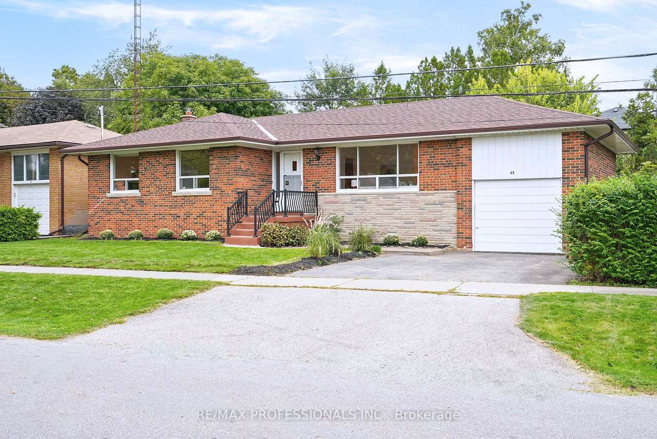 45 Fernalroy Boulevard, Toronto, ON M8Z 3W2
