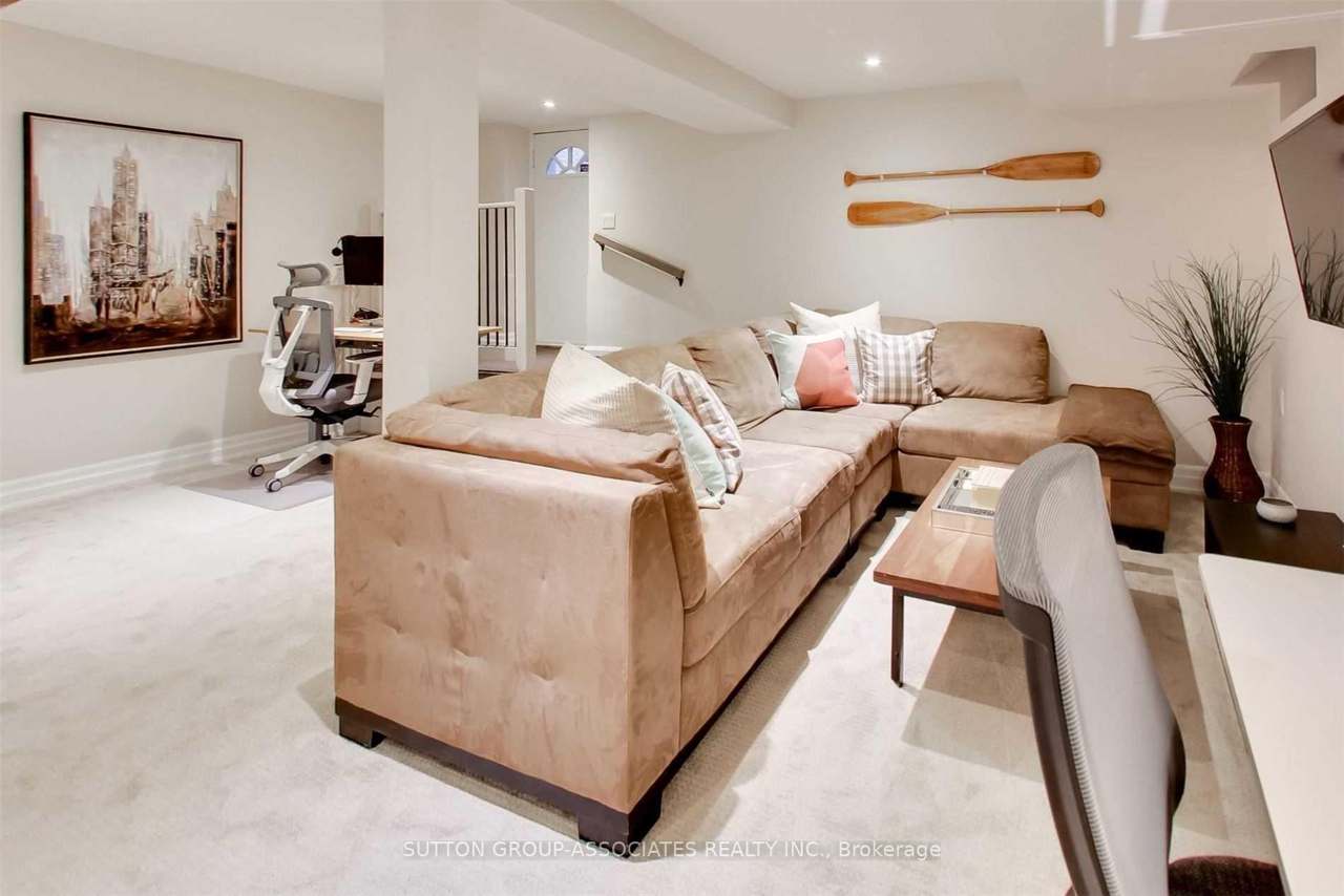 71 Kersdale Avenue, Toronto, ON M6M 1E2