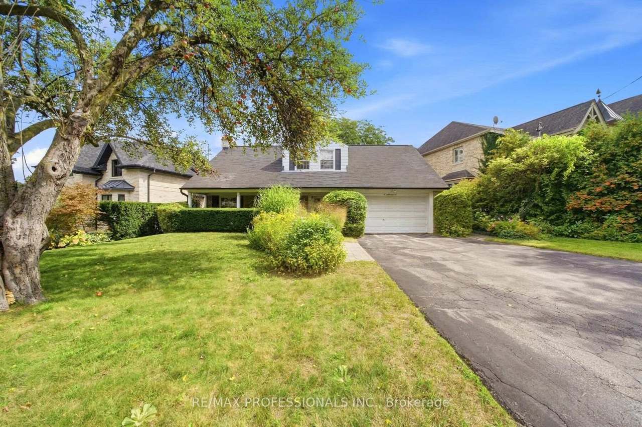 15 Hartfield Court, Toronto, ON M9A 3E4