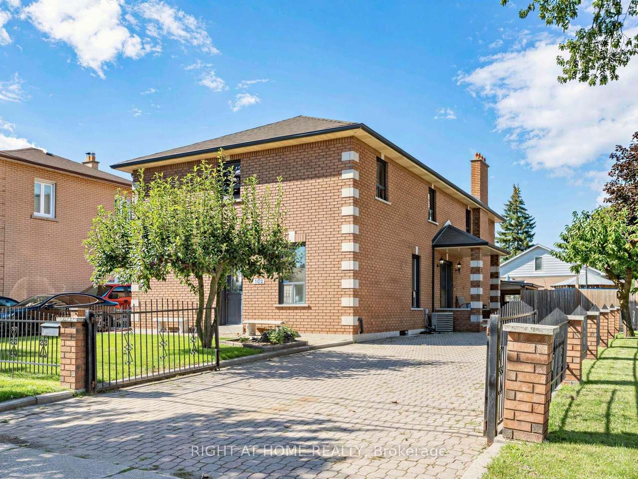 102 Judson Street, Toronto, ON M8Z 1B1