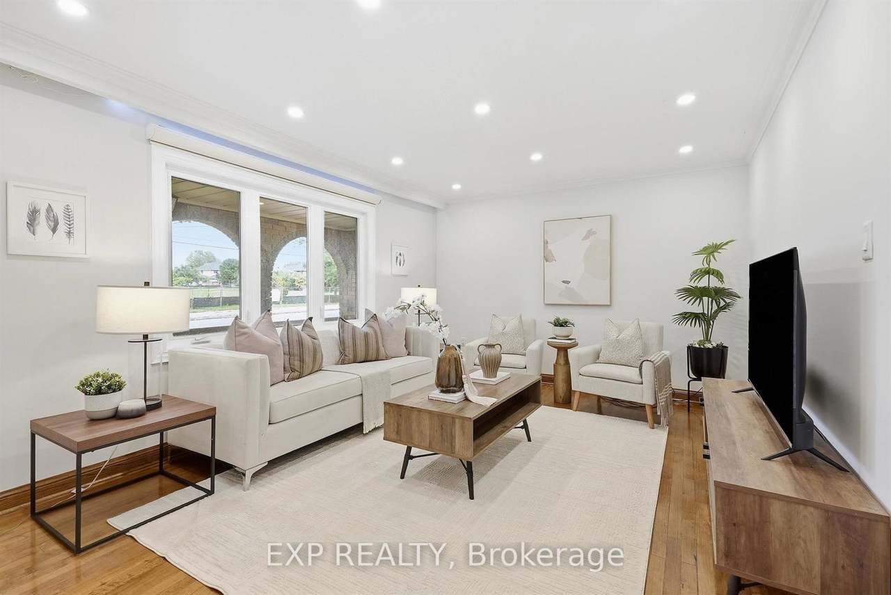 21 Wallasey Avenue, Toronto, ON M9M 1E1