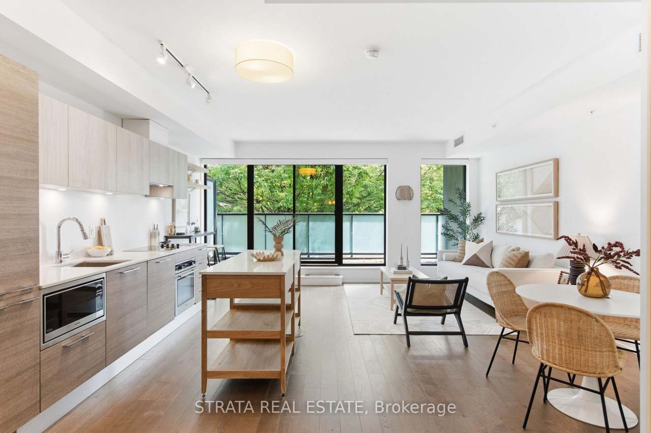 530 Indian Grove 302, Toronto, ON M6P 0B3