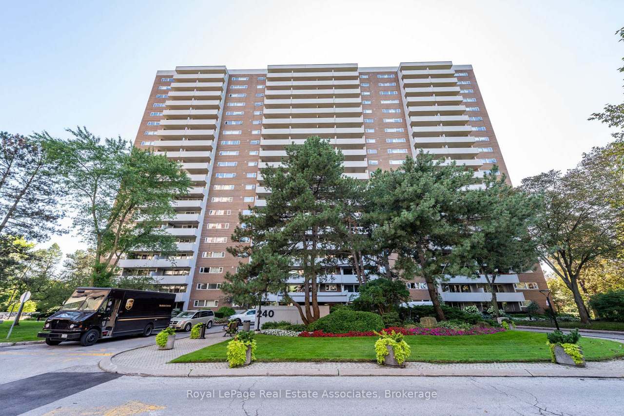 240 Scarlett Road #1906, Toronto, ON M6N 4X4