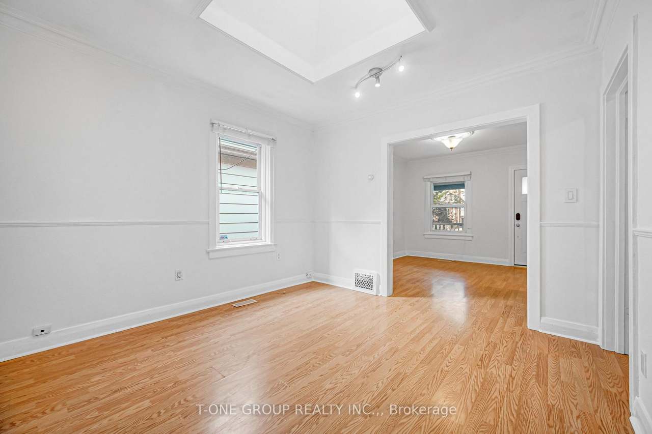 13 Twenty Ninth Street, Toronto, ON M8W 3A9