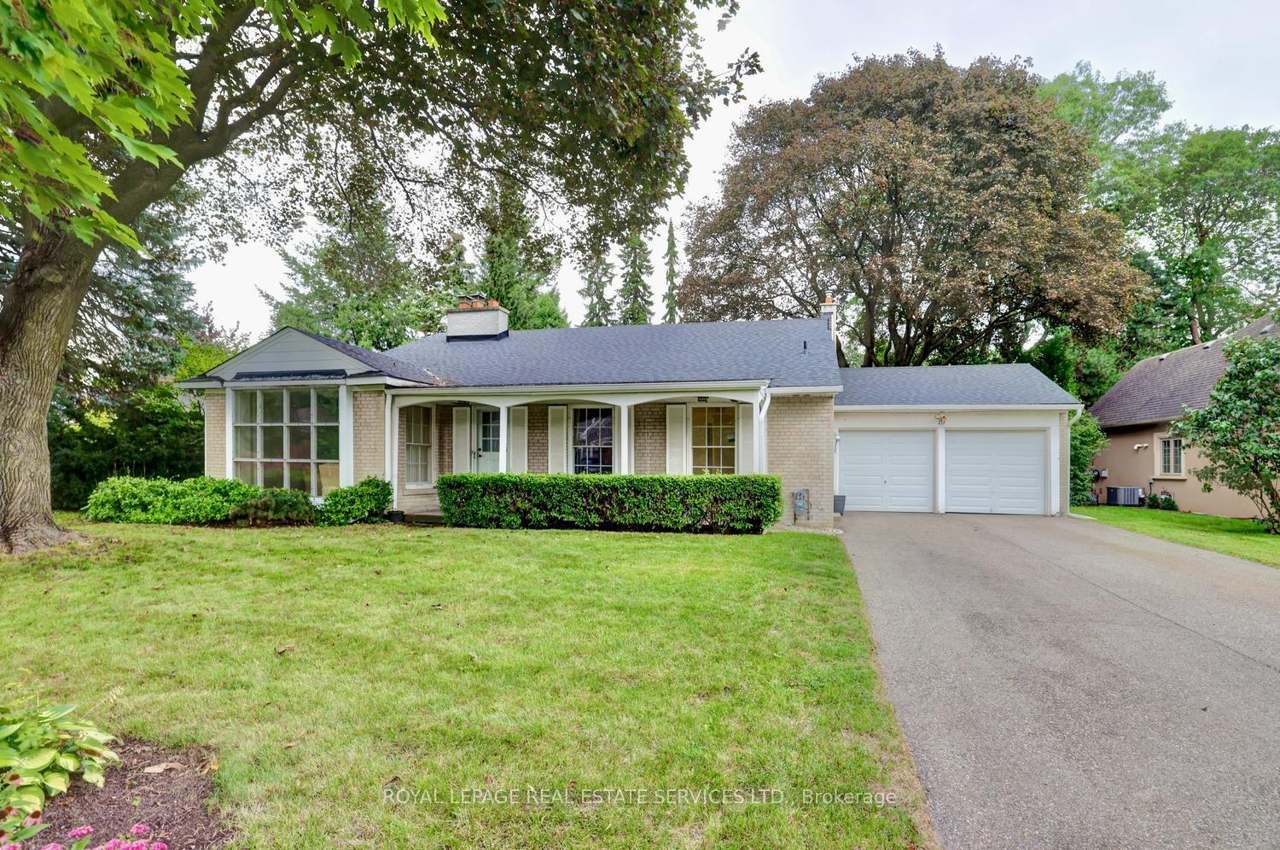 19 Prince George Drive, Toronto, ON M9A 1X9