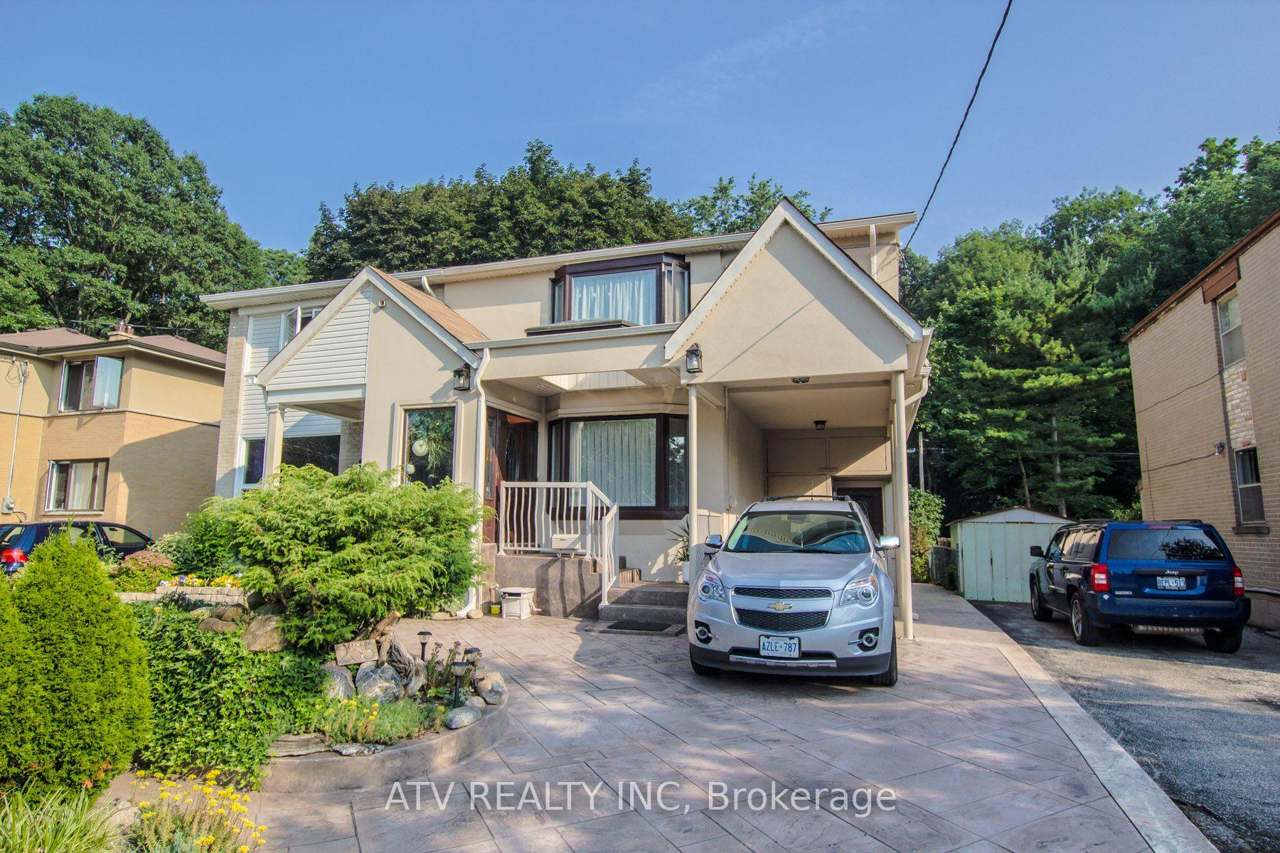 235 Saint Marks Road, Toronto, ON M6S 2J1