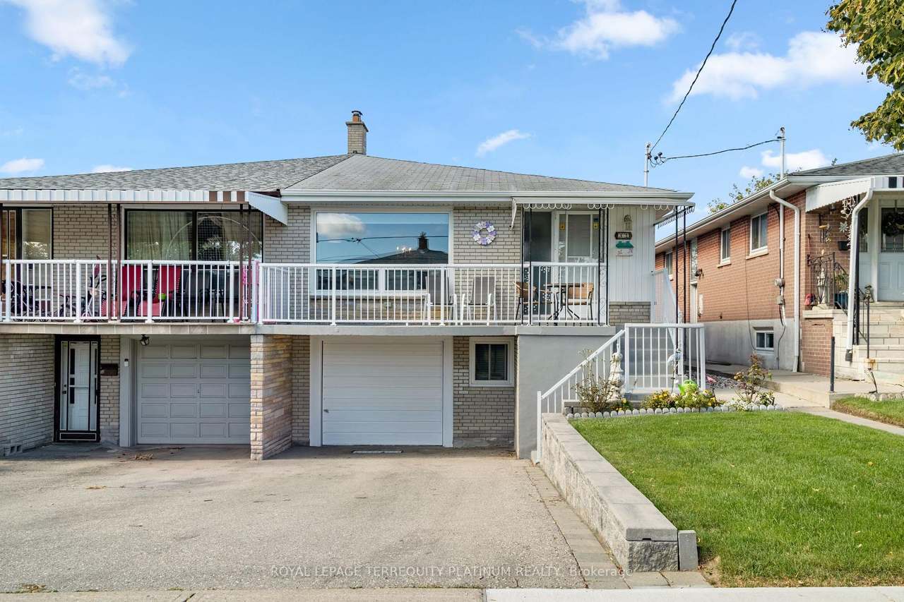 32 Buckland Road, Toronto, ON M3L 1W1