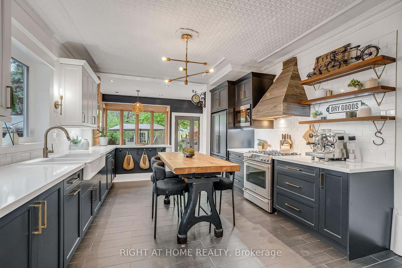118 Lansdowne Avenue, Toronto, ON M6K 2V9