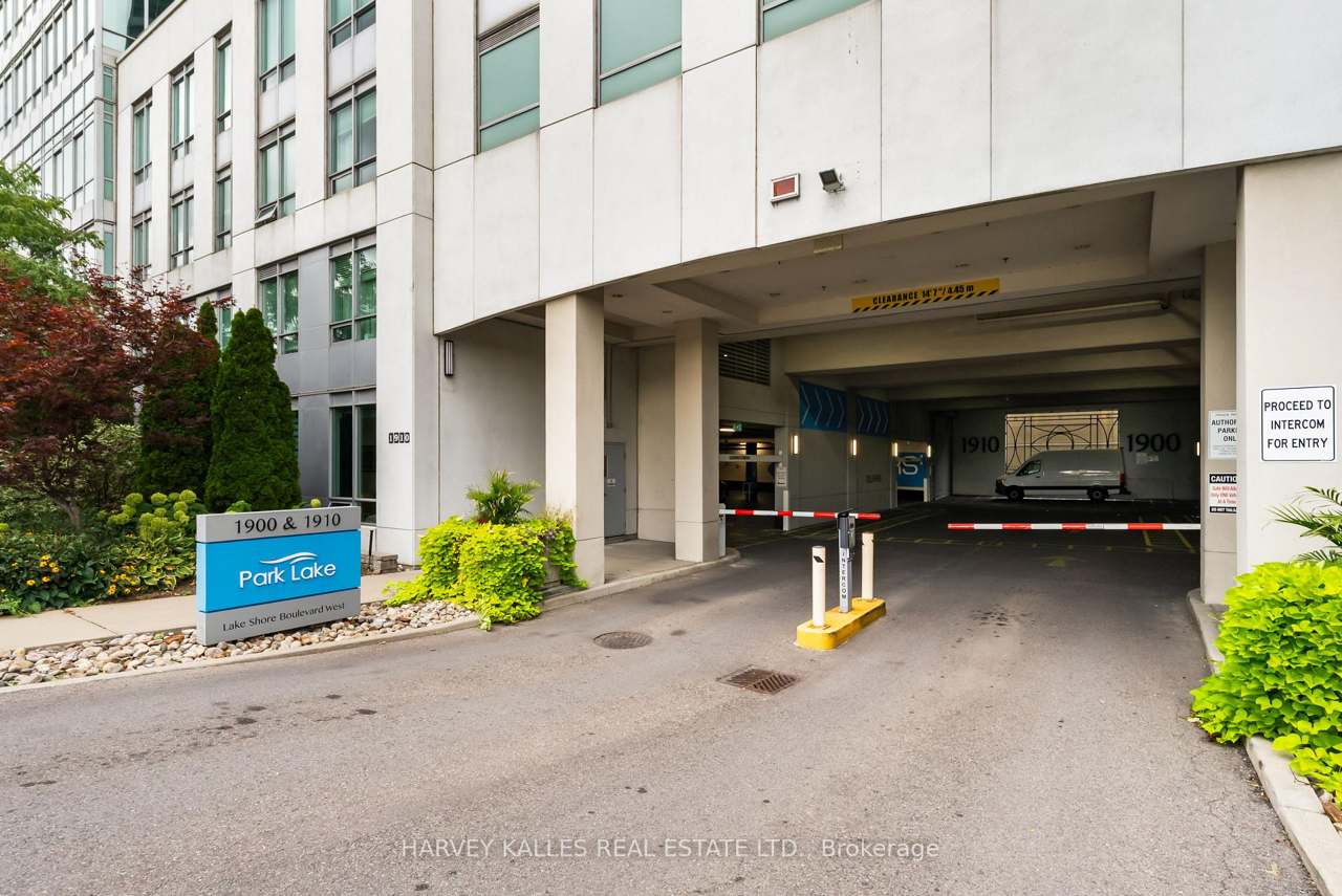 1910 Lake Shore Boulevard W 602, Toronto, ON M6S 1A2